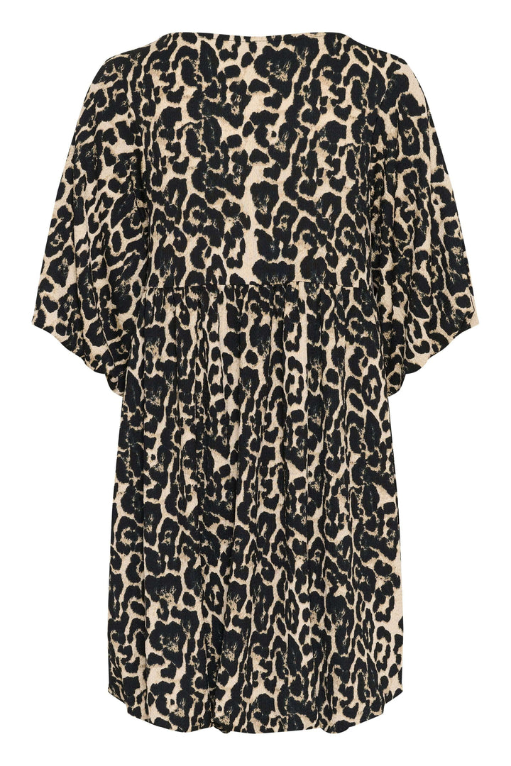 Robe courte à imprimé léopard, coupe boule avec encolure en V et manches amples. Idéale pour un look moderne.