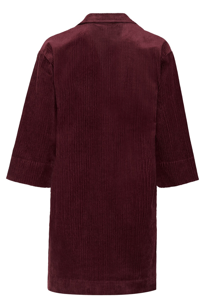 Robe Sharri en velours côtelé bordeaux, coupe droite décontractée, manches trois-quarts, vue arrière.