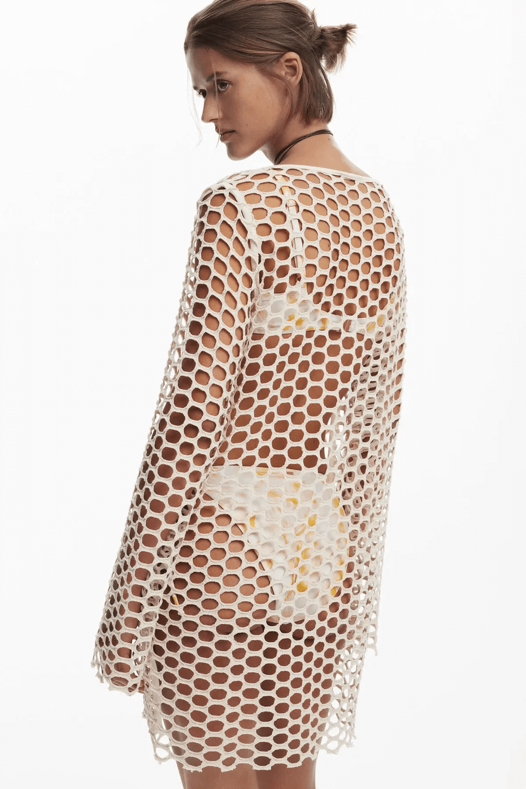 Robe de plage en crochet ajouré, légère et bohème, idéale pour sublimer un maillot de bain.