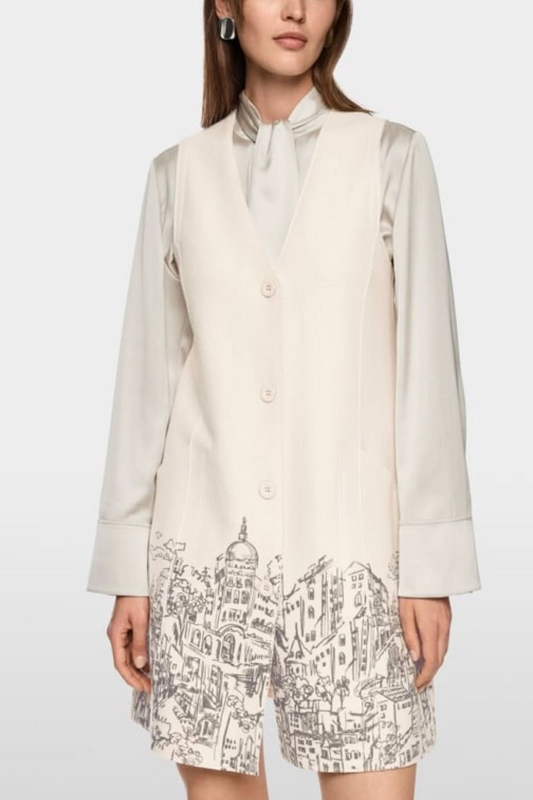 Robe en laine bouillie sans manches avec imprimé urbain artistique et patte de boutonnage, tricotée en Allemagne.