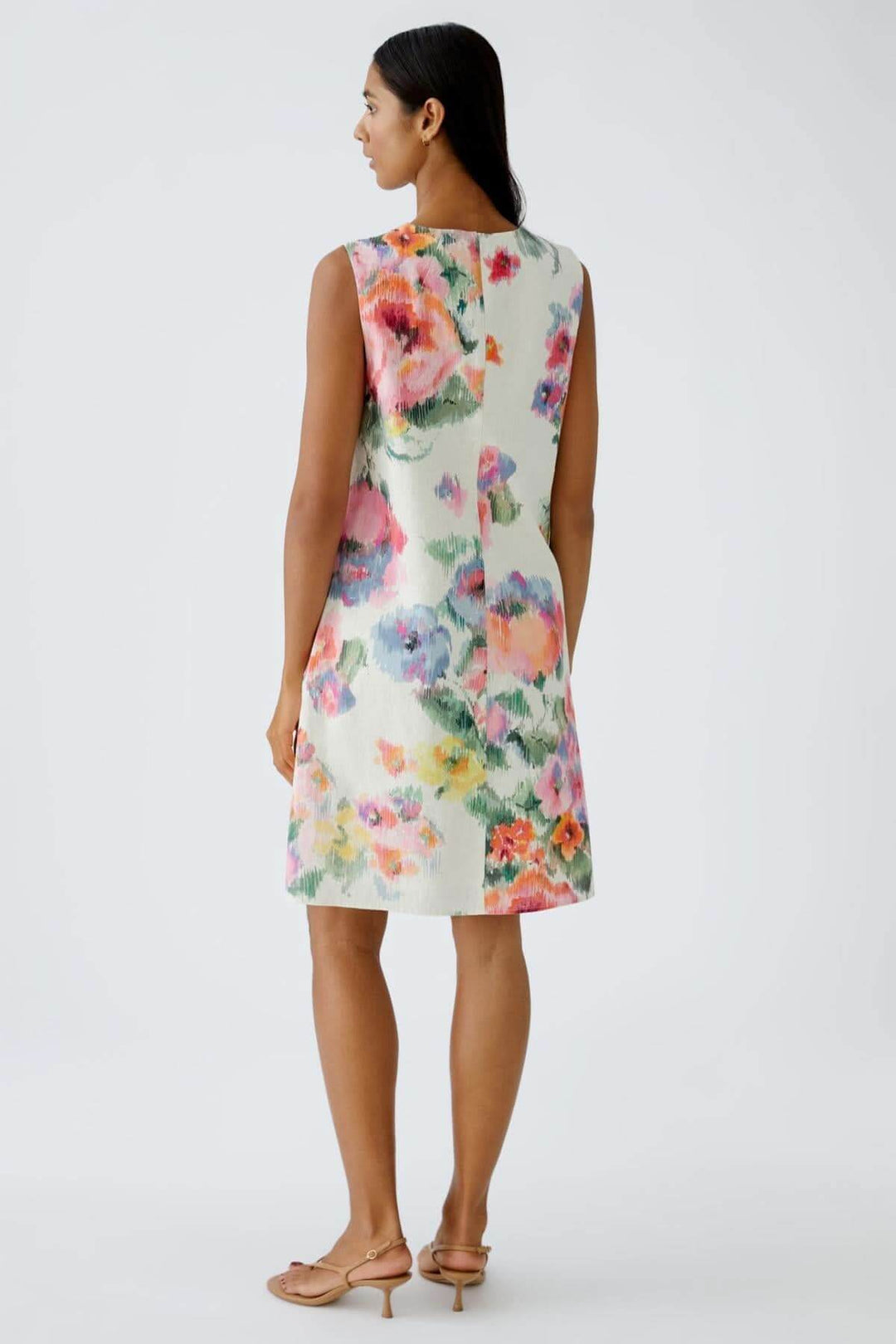 Robe féminine à imprimé floral aquarelle, coupe A, longueur genou, vue arrière, style estival.
