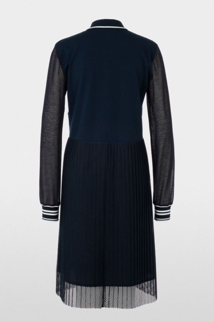 Robe midi avec manches transparentes, jupe plissée en résille, détails rayés au col et poignets.