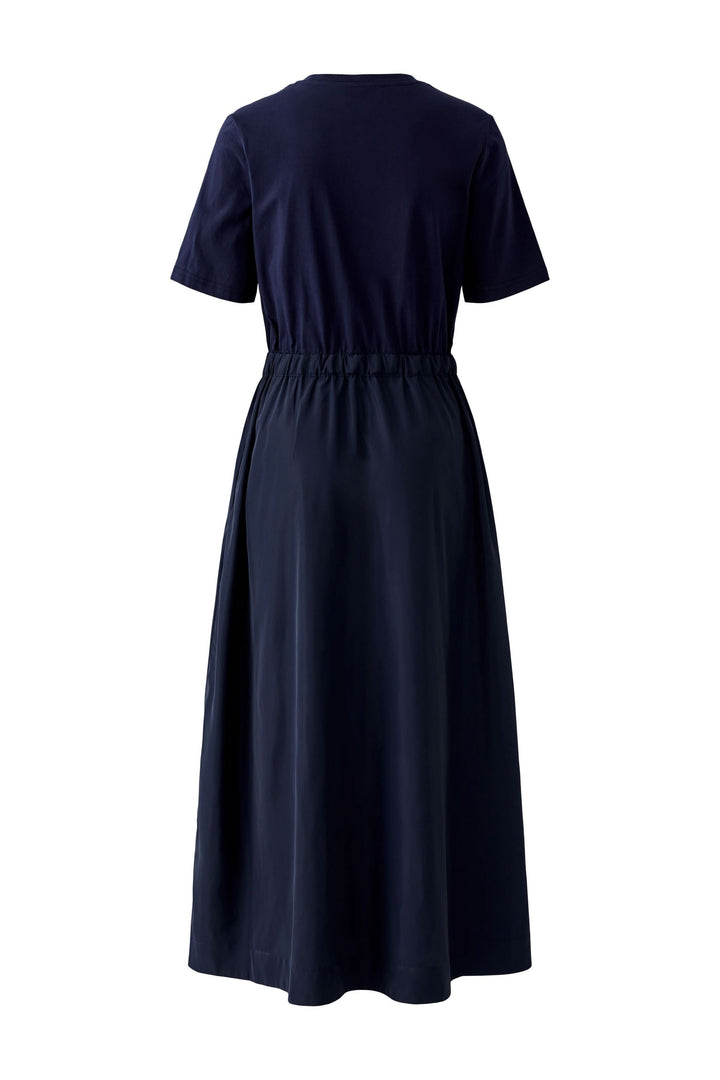 Robe midi à taille ajustable minimaliste avec manches courtes et jupe fluide pour un style élégant et confortable.