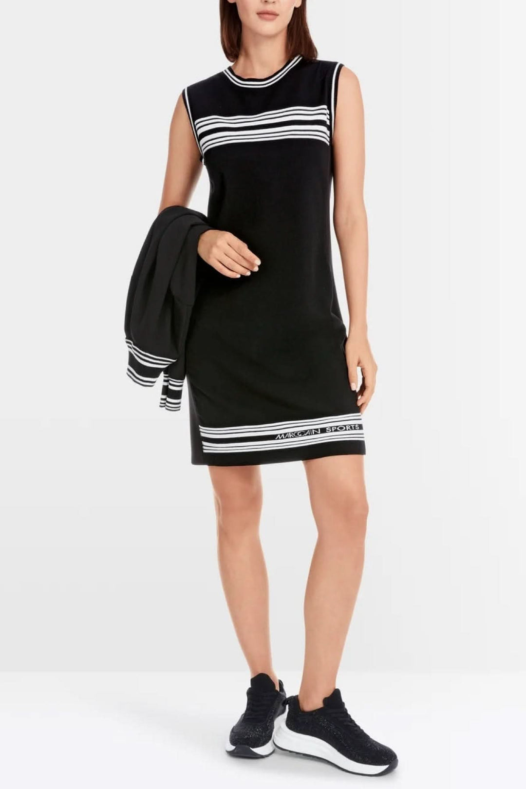 Robe sans manches en A avec motifs rayés, tricotée en Allemagne, confortable et durable.