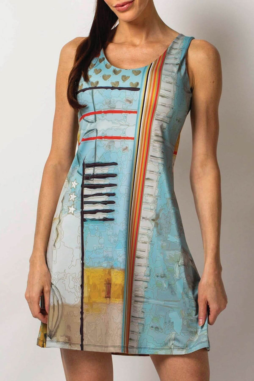 Robe stylée imprimée, fluide avec encolure arrondie et motifs colorés, parfaite pour une allure originale.