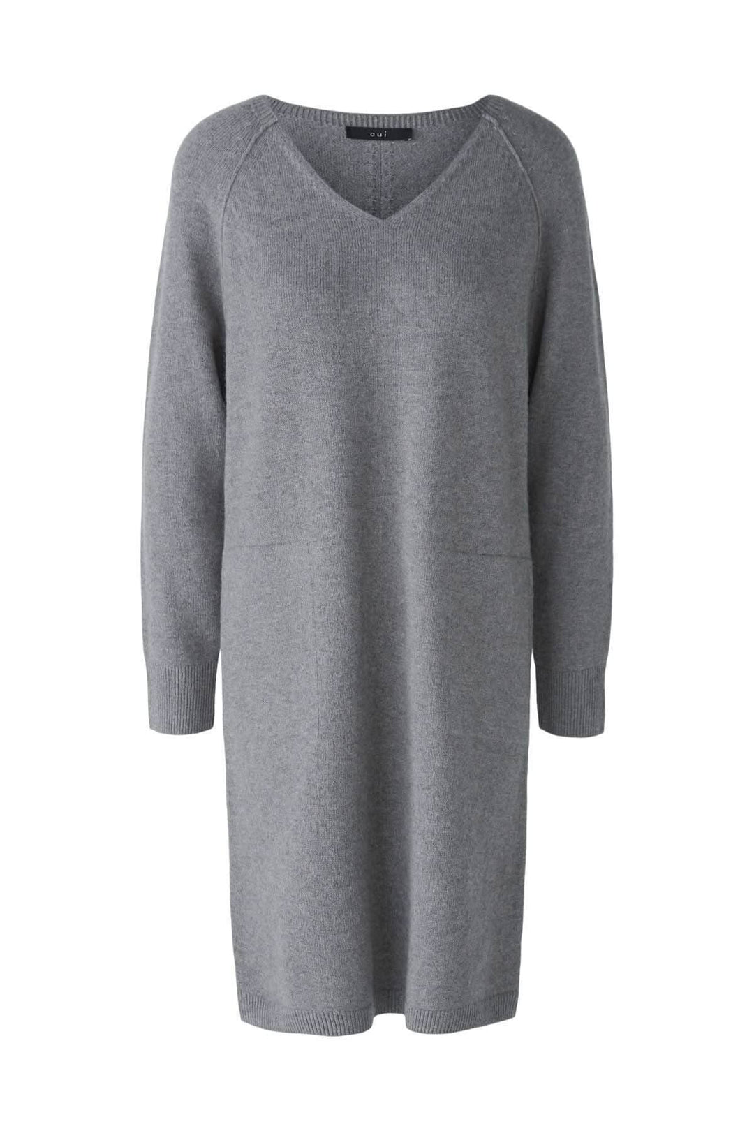 Robe-pull grise à manches longues, encolure en V, avec poches avant, style moderne et décontracté.