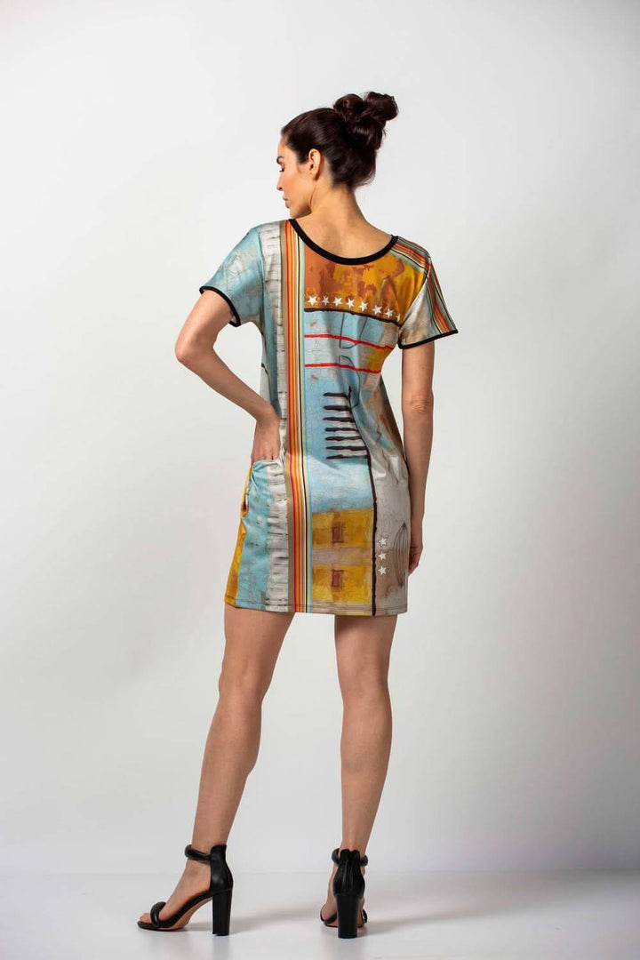 Modern printed robe-t-shirt with short sleeves and unique design, perfect for travel.