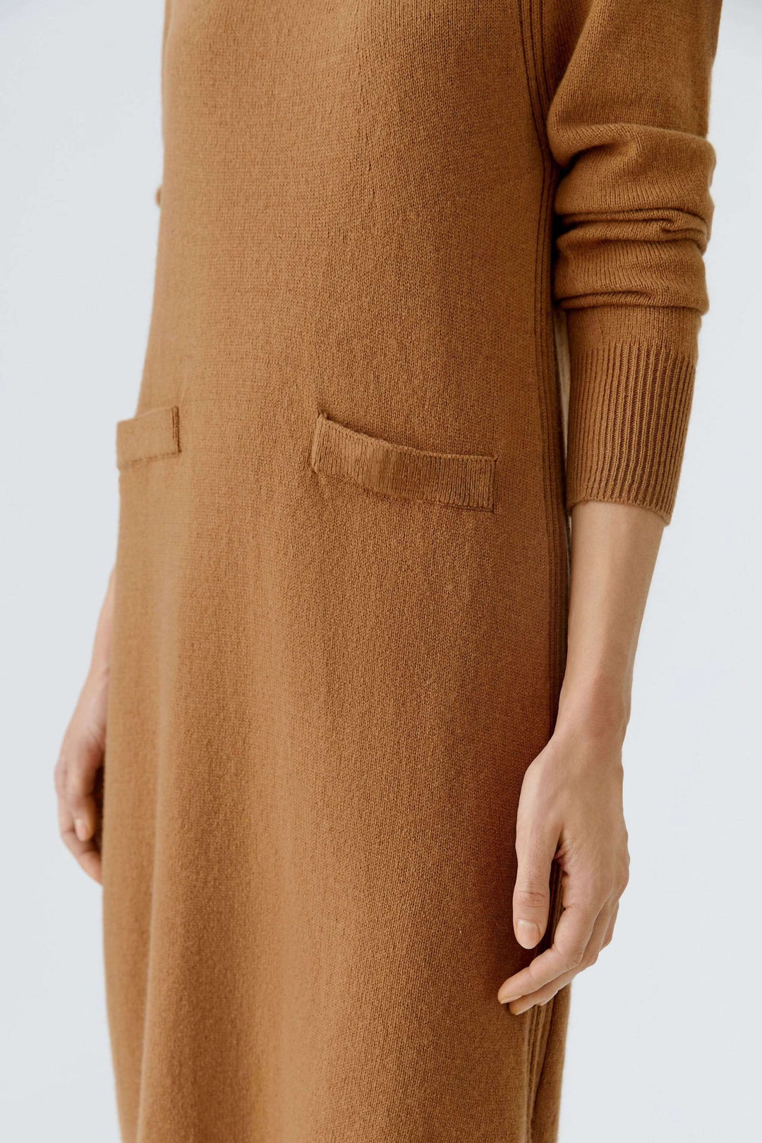 Robe tricotée à manches longues et poches plaquées