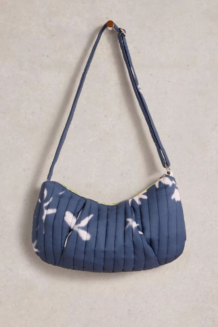 Sac bandoulière Zoe en cyanotype, design moelleux avec motif artistique, parfait pour un look créatif et décontracté.