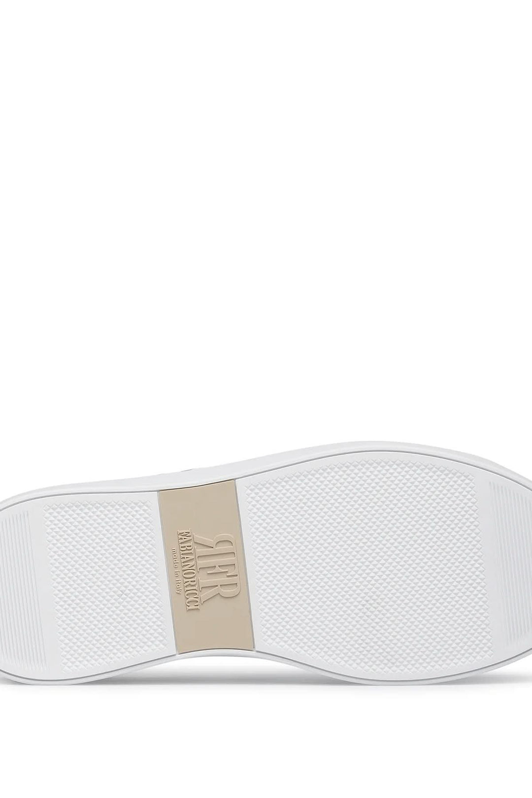 Semelle de la sneaker en cuir tressé montrant la qualité de fabrication italienne.