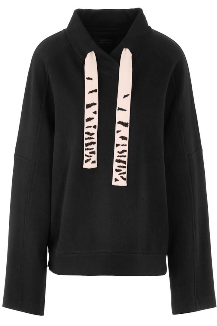 Sweat-shirt noir avec col cheminée et cordons imprimés Marc Cain Sports, style moderne et décontracté, coupe ample pour confort optimal.