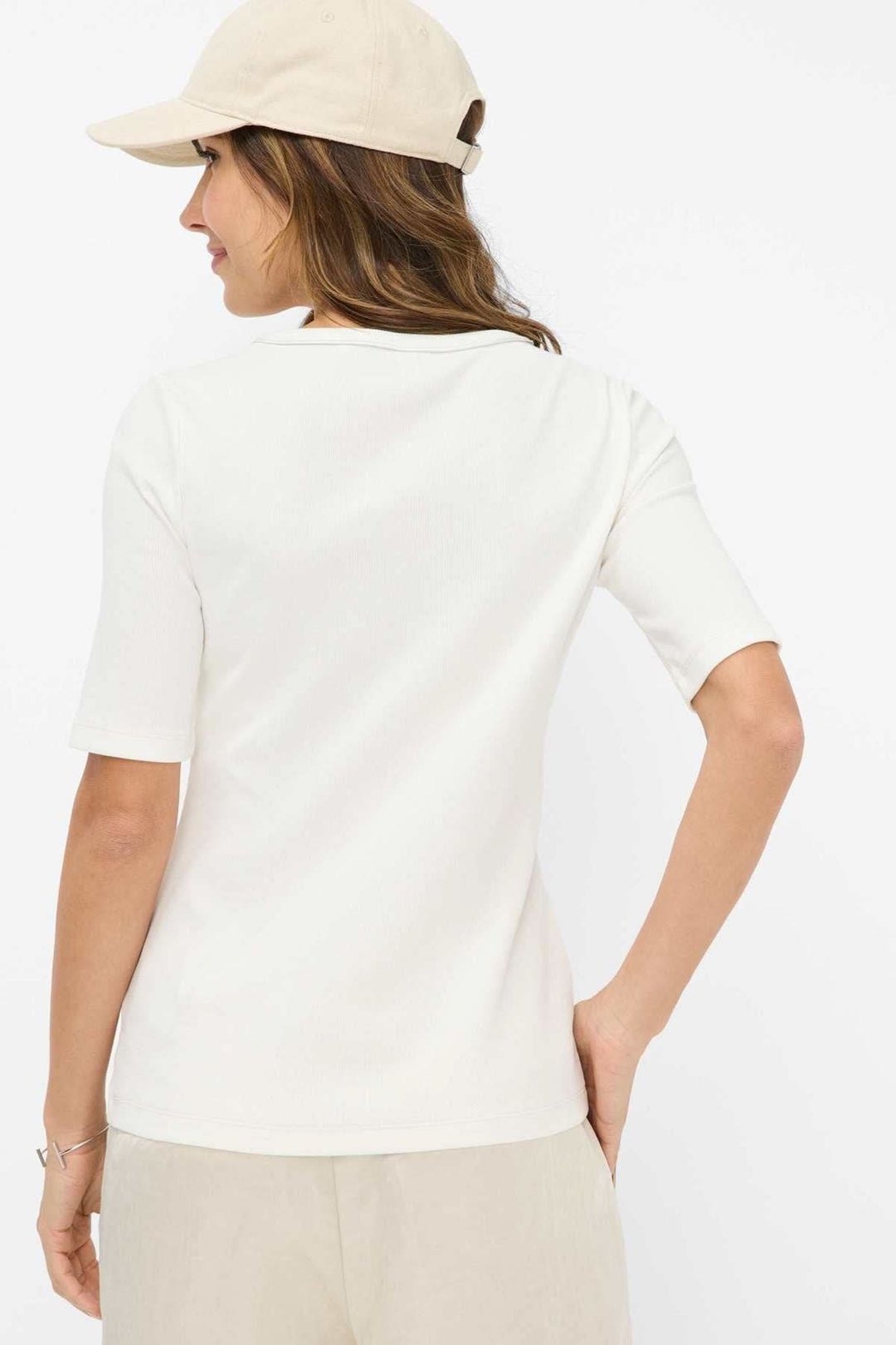 T-shirt Carina blanc, coupe ajustée, manches mi-longues, vu de dos, style moderne et confort haut de gamme.