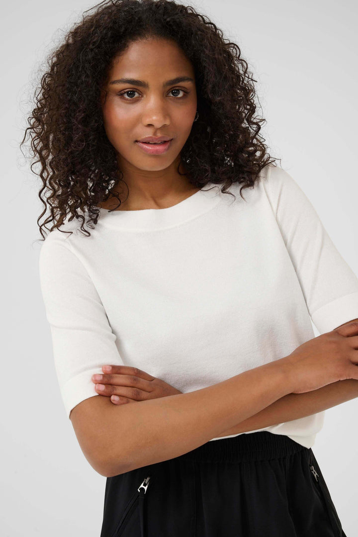T-shirt Lizza blanc à manches mi-longues, coupe droite, en maille fine et toucher doux.