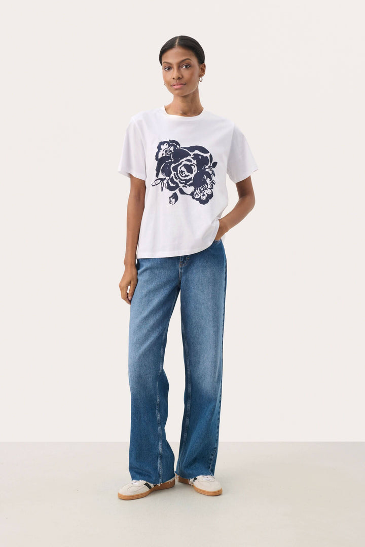 T-shirt Nahid en coton biologique avec imprimé floral, coupe régulière et style décontracté.