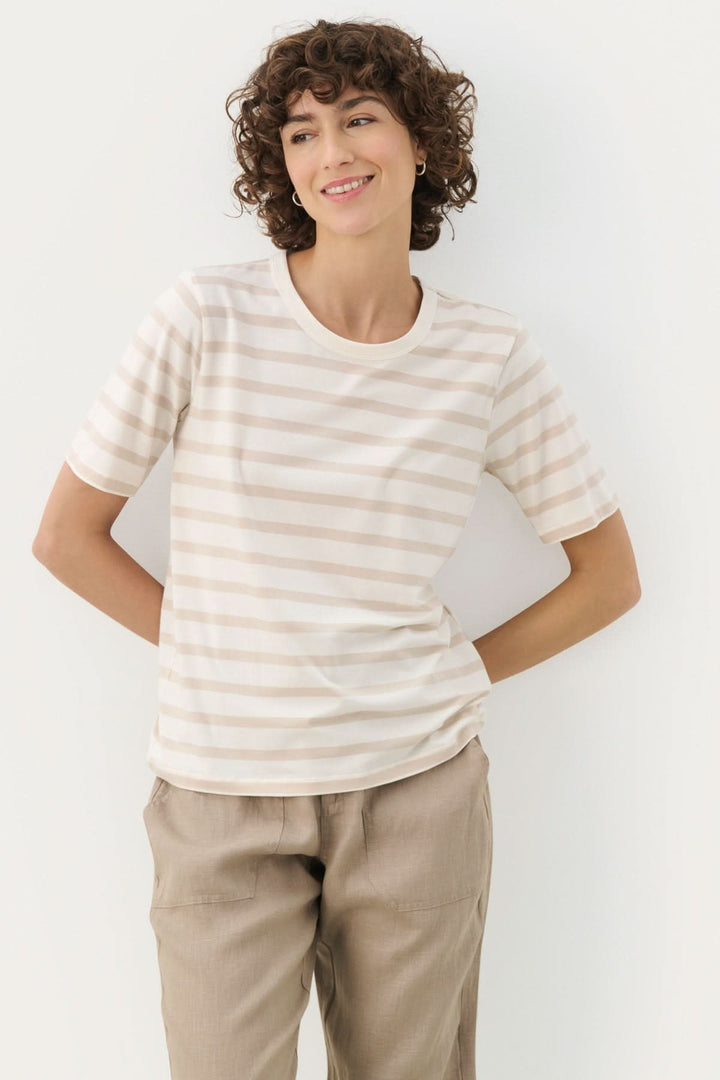 T-shirt rayé Ratani pour femme, coupe fluide et souple, parfait pour un look quotidien élégant.