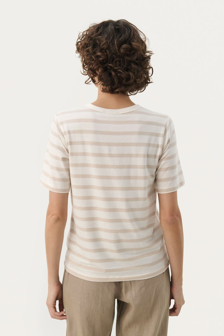 T-shirt Rayé Ratani vue arrière, coupe fluide et souple, confortable et élégant pour un look moderne.