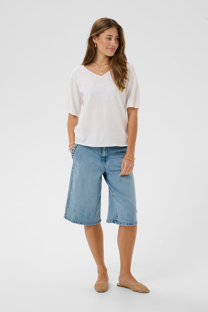 T-shirt Romane coupe décontractée avec encolure en V et manches amples, parfait pour un look quotidien simple et féminin.