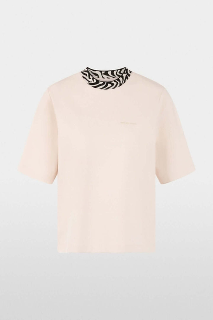 T-shirt classique blanc à col contrasté avec logo Marc Cain Sport, coupe droite et manches courtes en coton doux.