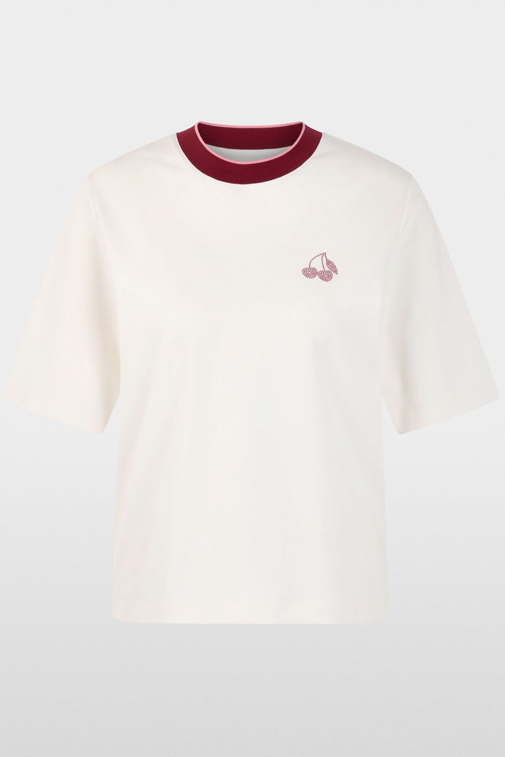 T-shirt classique blanc avec col contrasté bordeaux et logo Marc Cain Sport, manches courtes, coupe droite en coton doux.