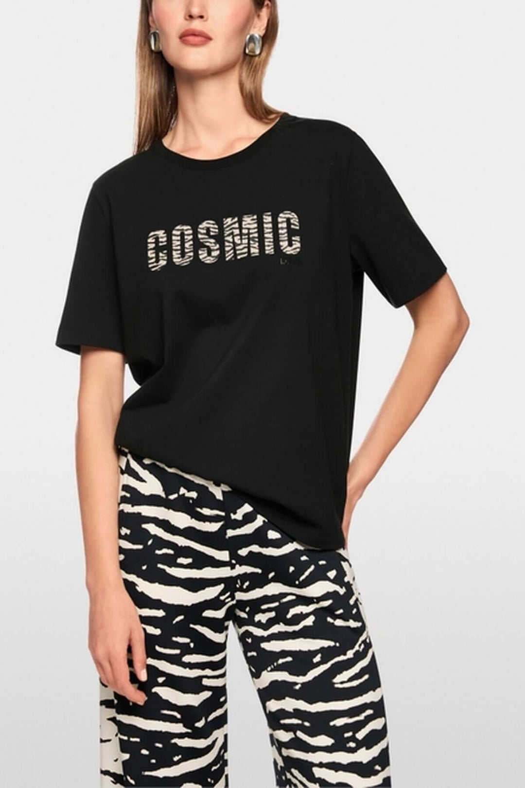 T-shirt classique col rond en coton biologique "Cosmic Love" avec imprimé animalier, modèle durable "Rethink Together".