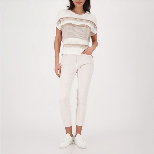 T-shirt de tricot texturé à rayures avec manches courtes et coupe ample, style moderne et décontracté.