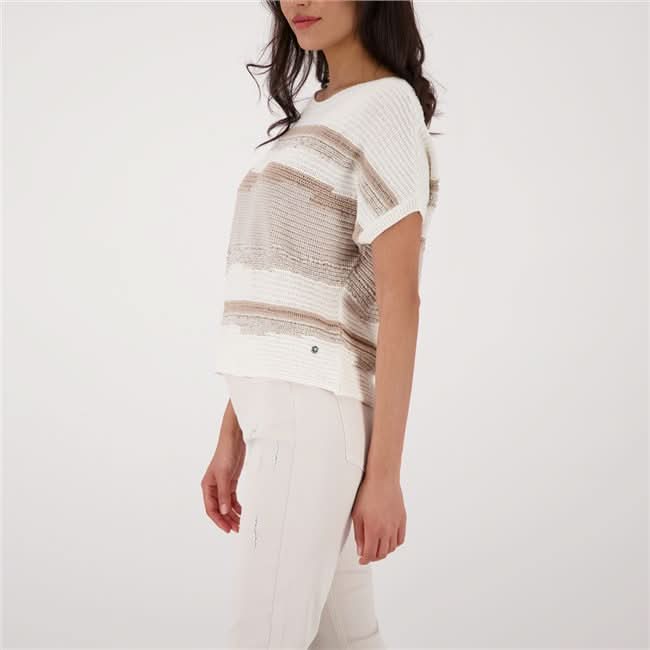 T-shirt de tricot texturé à rayures avec coupe ample, manches courtes, et encolure ronde pour un style décontracté et moderne.