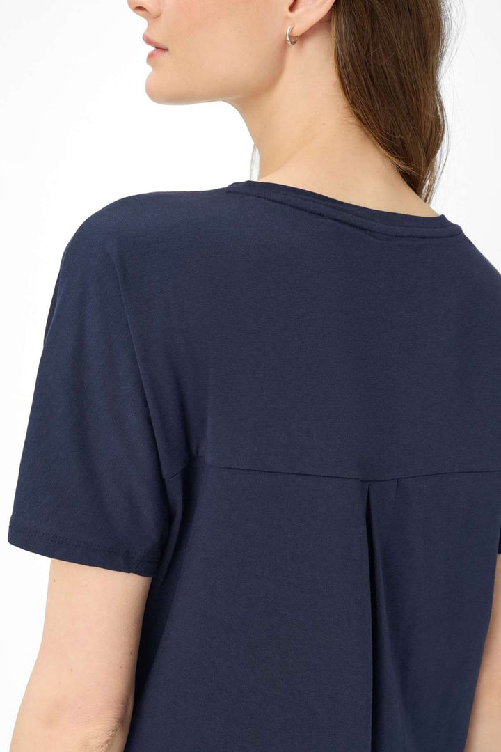 Dos d'un T-shirt encolure perlée Caelen bleu avec manches courtes et tissu extensible, présentant une coupe décontractée.