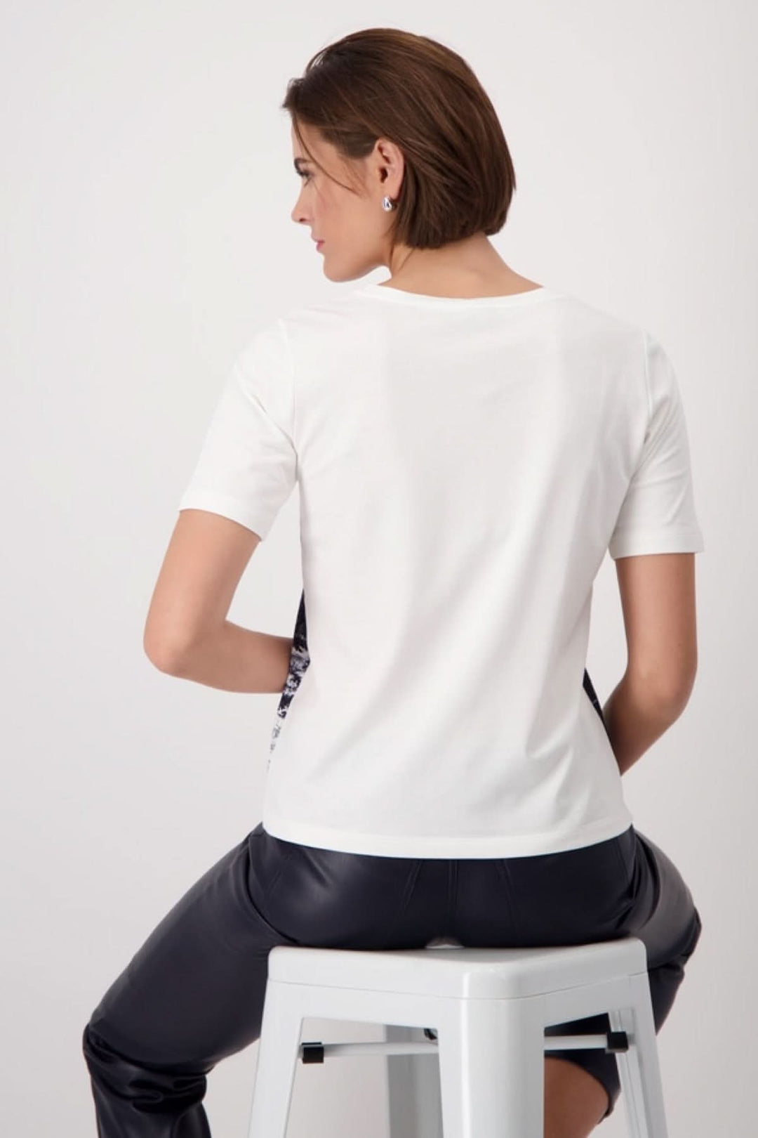 T-shirt blanc avec imprimé « Jardin Anglais », vue arrière, coupe régulière et manches courtes.