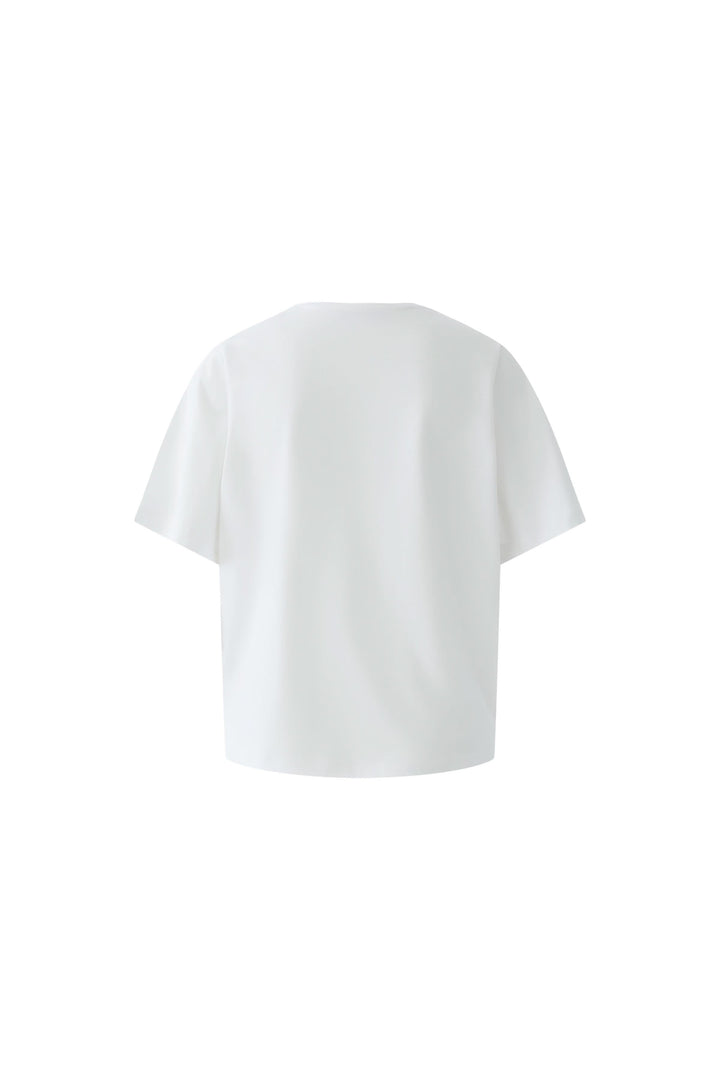Vue arrière d'un t-shirt blanc à coupe droite, design contemporain, sans imprimerie visible sur la photo.