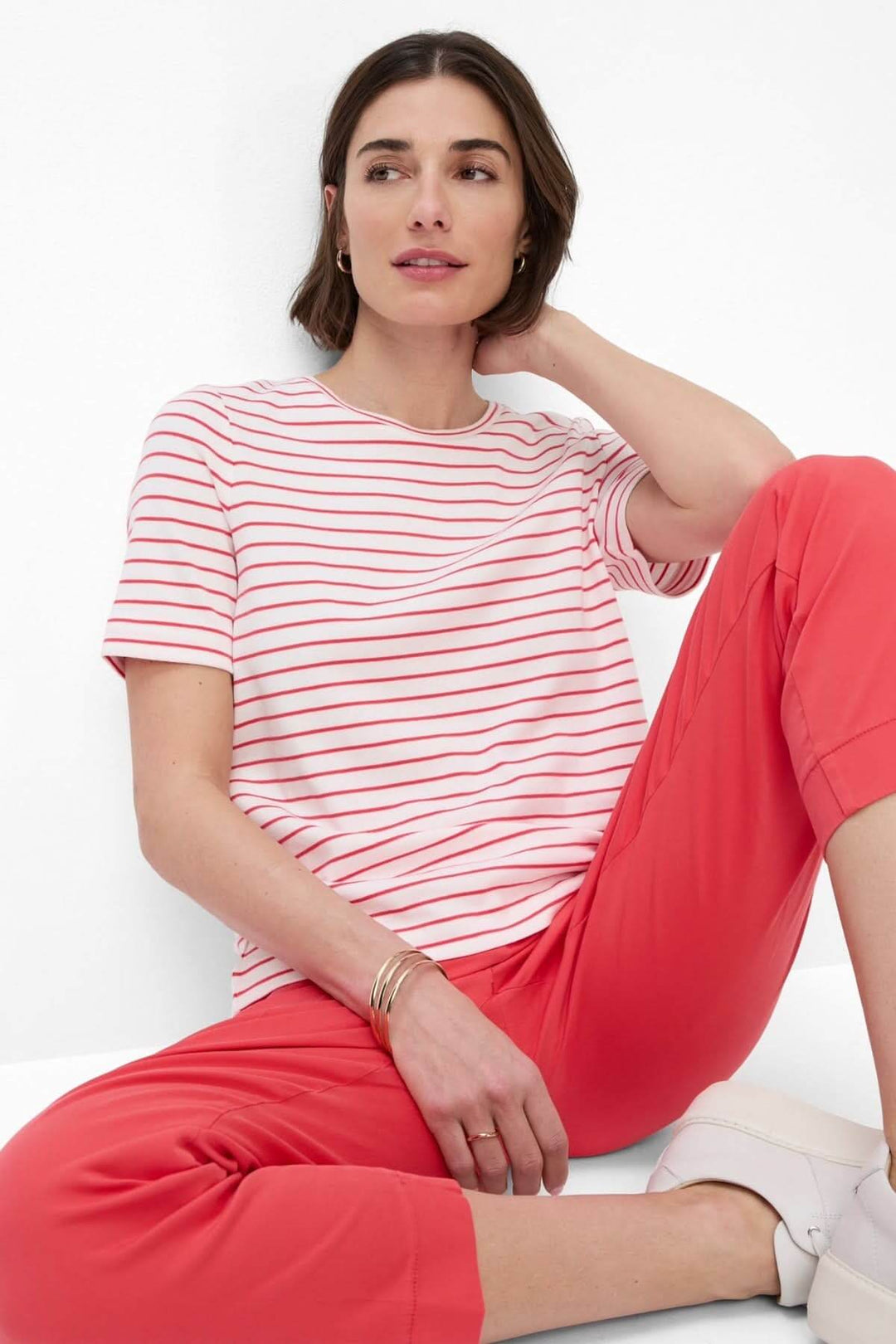 T-shirt rayé CIRA de Brax, confort moderne, silhouette ajustée, motif frais, style printanier.