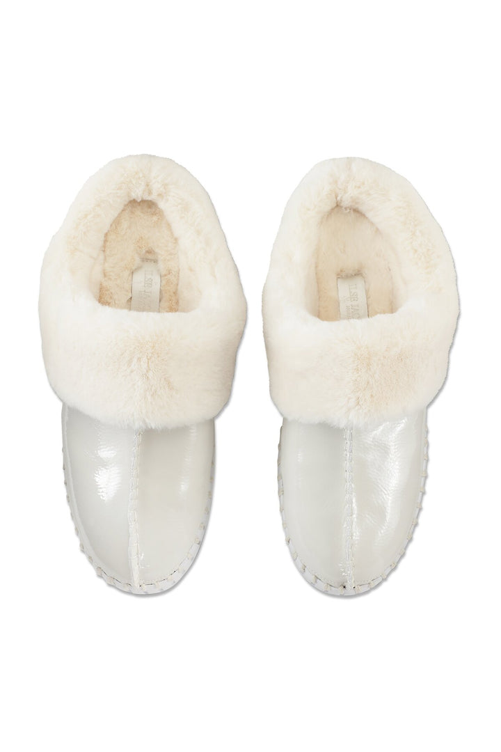 Moccasin with fur