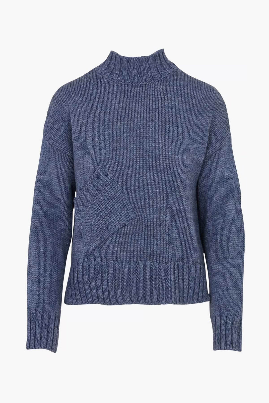 Tricot à col montant moderne en maille épaisse, coupe décontractée, couleur bleu, avec poche plaquée.