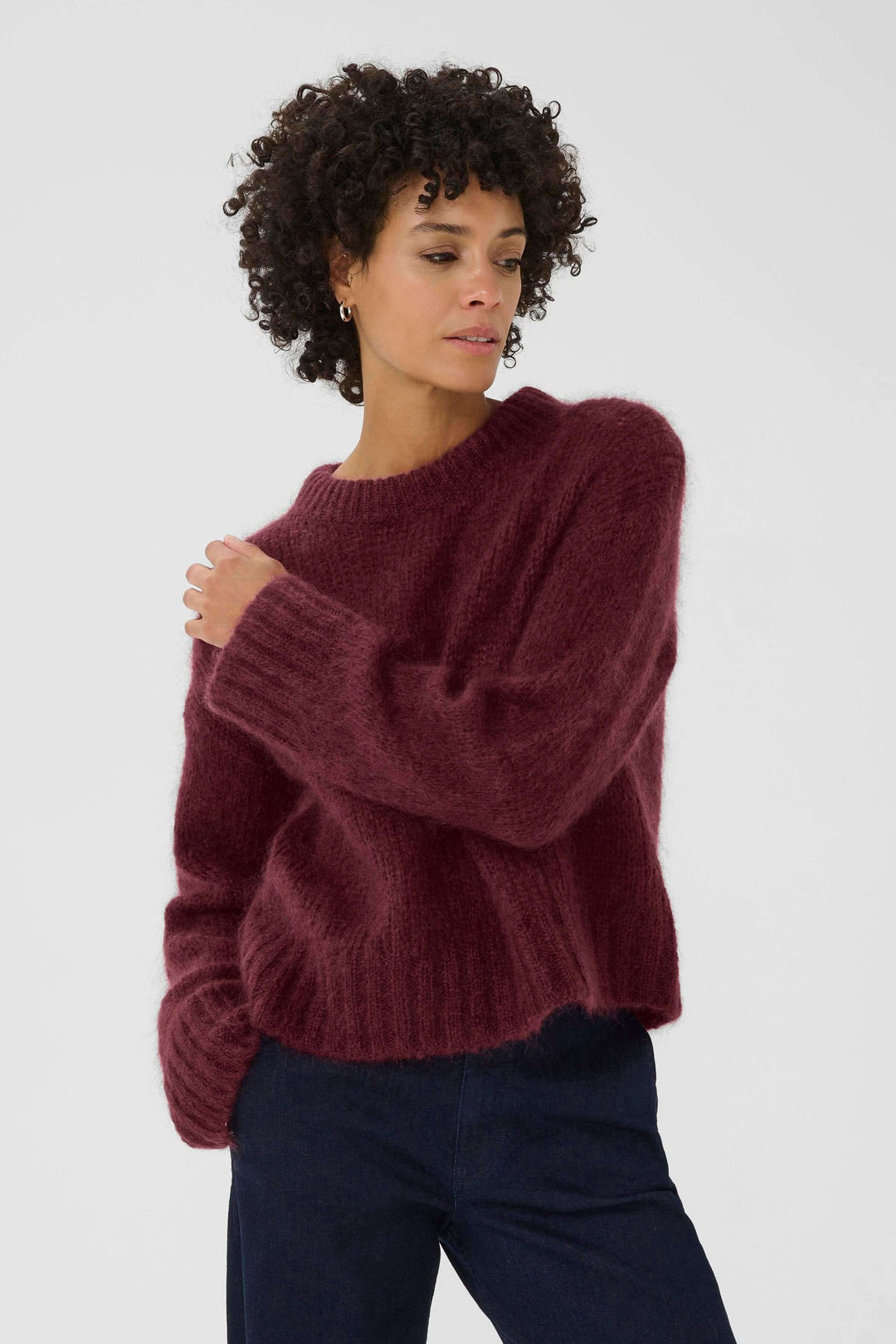 Pull tricot Sile bordeaux, ample, doux, col rond, manches longues, idéal pour un look cosy et élégant en saison froide.