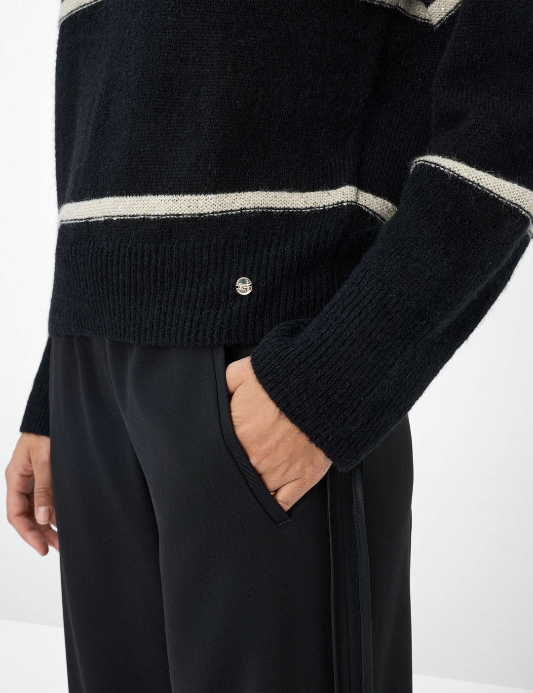 Wide-striped knitwear