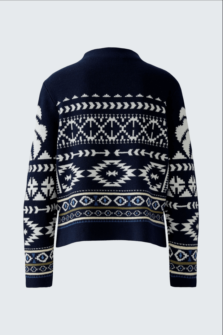 Tricot motif norvégien en jacquard, coupe courte, col montant, confort doux et style hivernal.