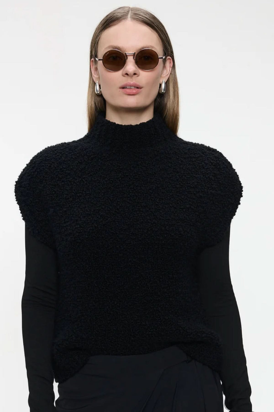 Sleeveless knitwear