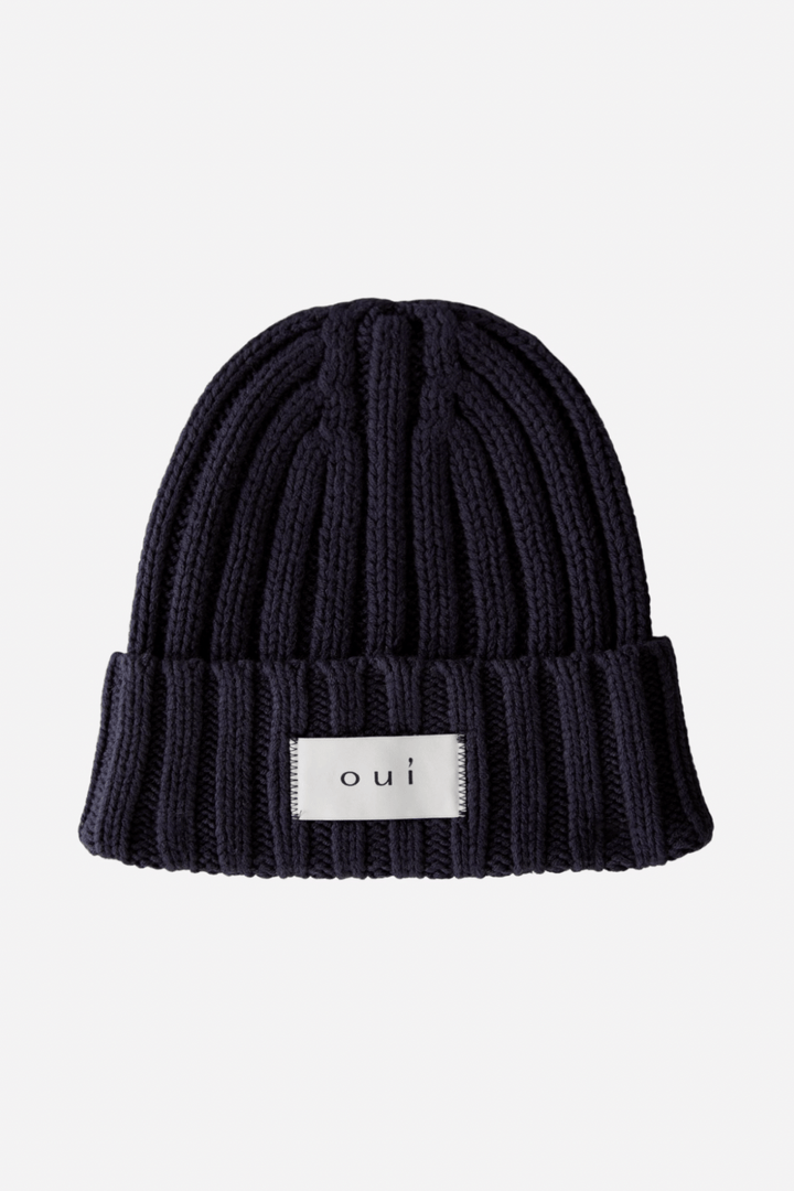 Tuque en tricot noir avec logo « Oui », style sportif et confort en mélange de coton doux.