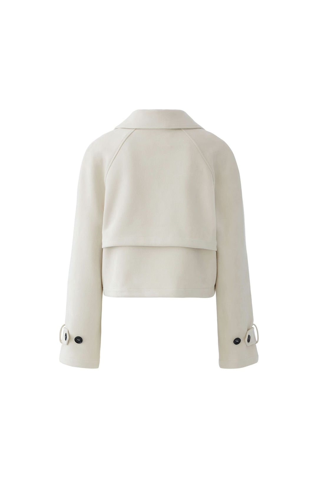 Veste courte croisée à col tailleur en arrière-plan blanc, idéale pour une tenue élégante et moderne. Style structuré et raffiné.