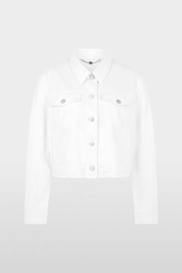 Veste en denim écourtée moderne avec col chemise classique, poches à rabat et ourlet brut, décris moi le produit en français.