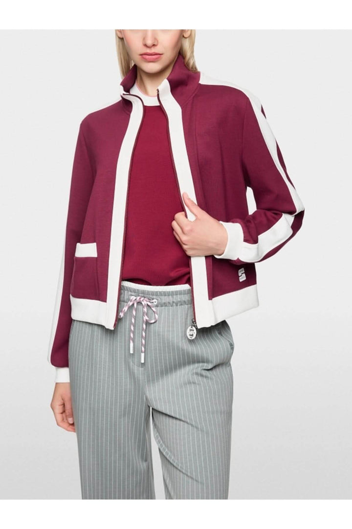 Veste en jersey ample avec coupe droite, bandes contrastées, col montant et poches latérales, fermée par fermeture éclair logo Marc Cain Sports.