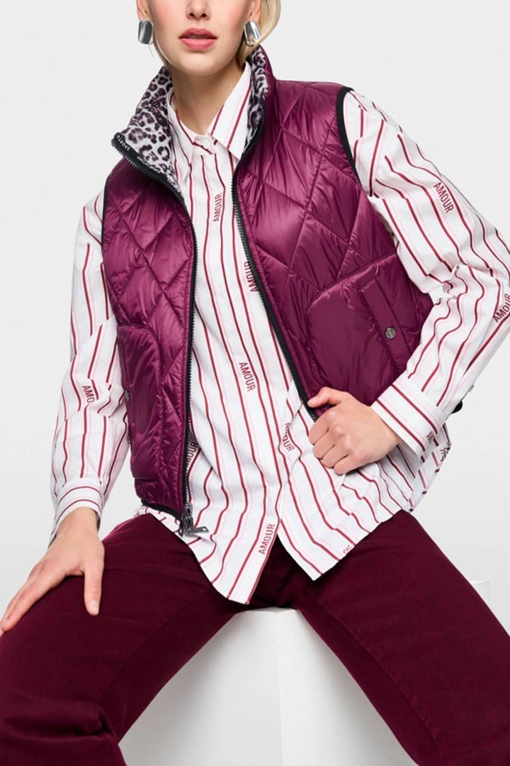 Veste sans manche réversible en violet avec col montant et motif léopard, vêtement stylé pour occasions spéciales et usage quotidien.