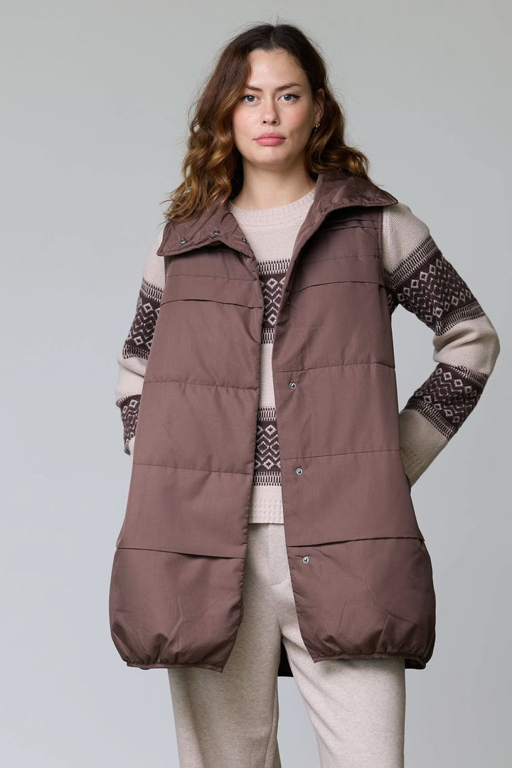 Quilted sleeveless jacket