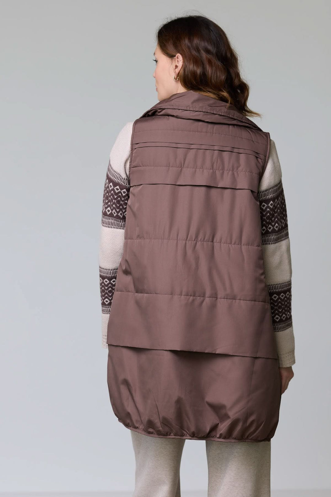 Quilted sleeveless jacket