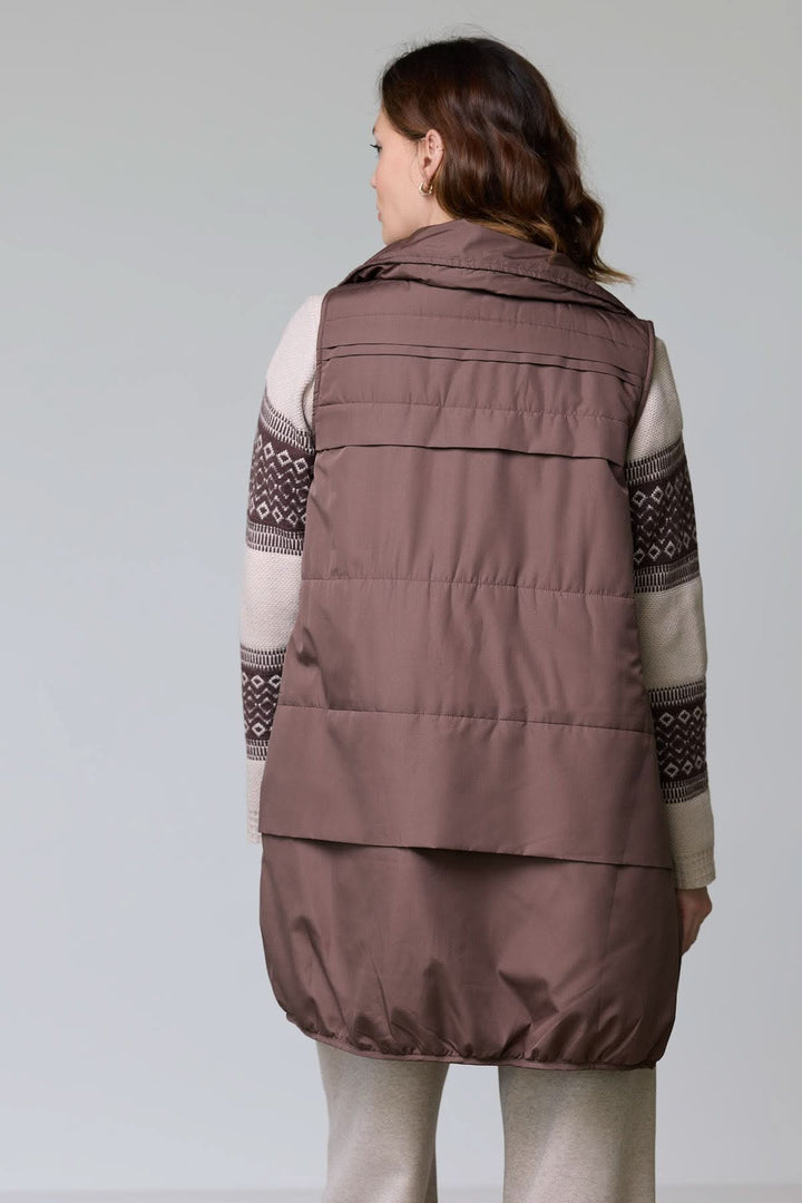 Quilted sleeveless jacket