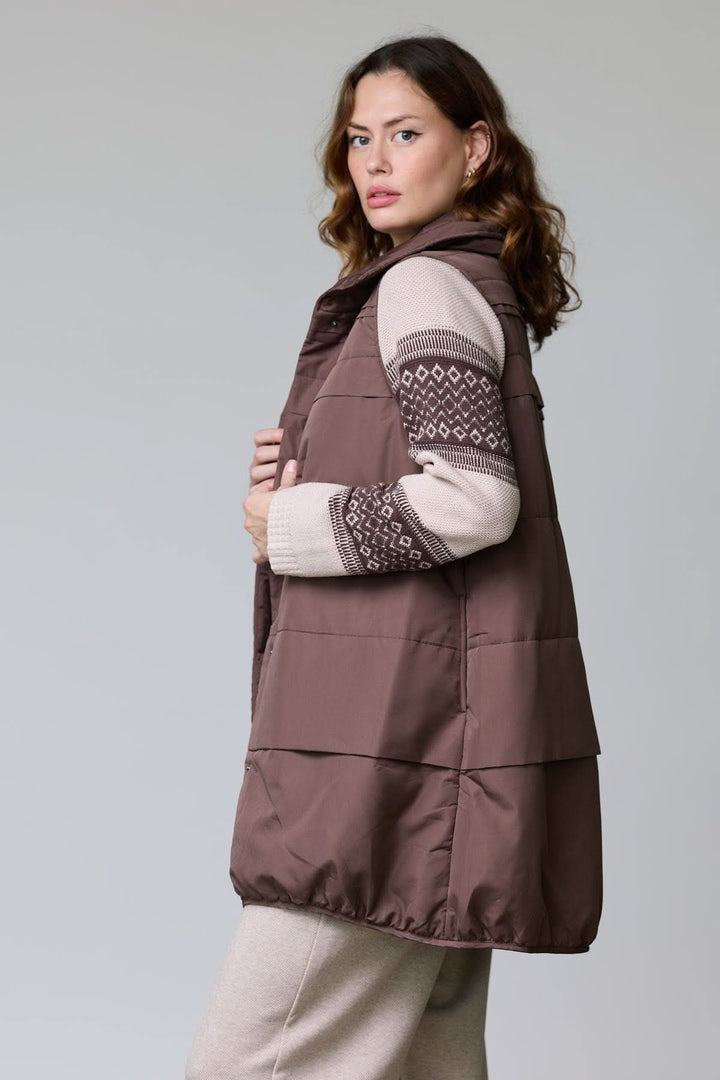 Quilted sleeveless jacket