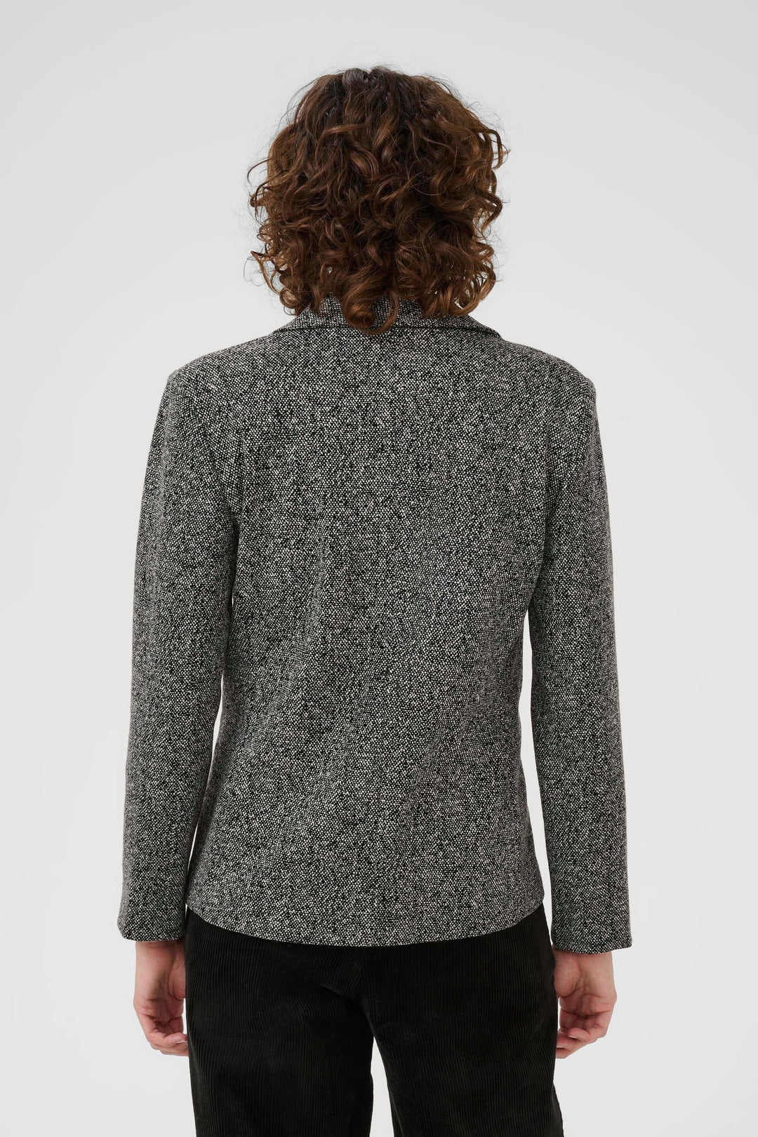 Veston Vineke élégant à la coupe structurée, vue arrière, en tissu texturé, idéal pour look chic décontracté ou professionnel.