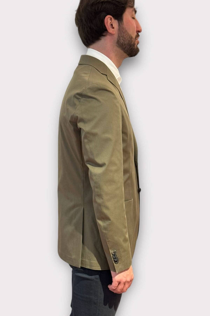 Veston de coton kaki de Corneliani, offrant élégance et confort, visible de profil.