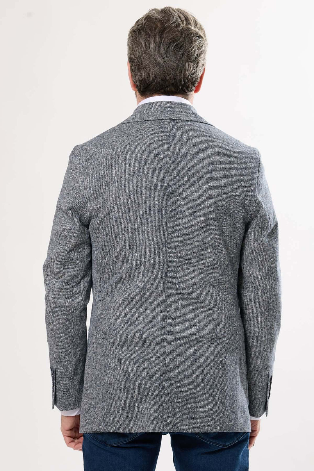 Veston clair à texture subtile, vue de dos, style décontracté chic pour occasions estivales.