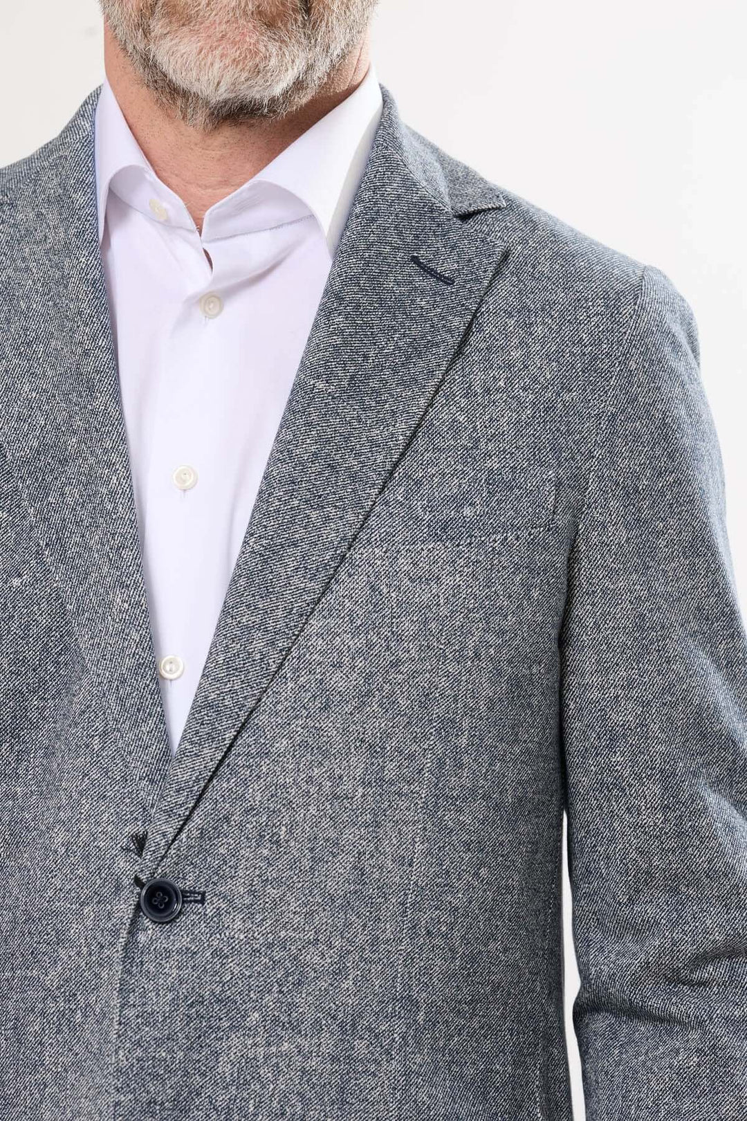Veston léger et élégant en texture subtile, parfait pour une allure chic décontractée.