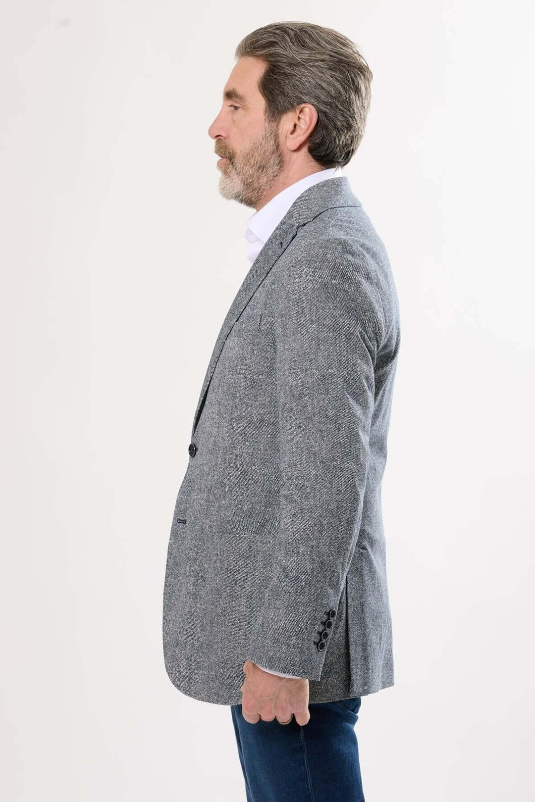 Veston à texture subtile pour un look chic décontracté, idéal pour l'été et les journées ensoleillées.